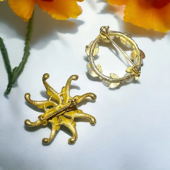 Vintage 2 Seed Pearl Leaf Round Circle Starburst Gold Tone Brooches - Picture 2 of 4